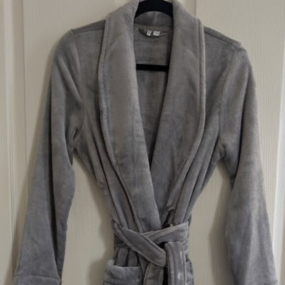 Shawl Collar Plush Gray Robe Sz Small NWOT - Picture 1 of 6